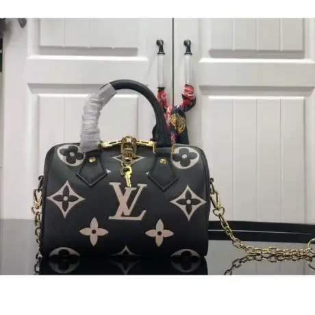 2111FY0058 LV Bags 0526